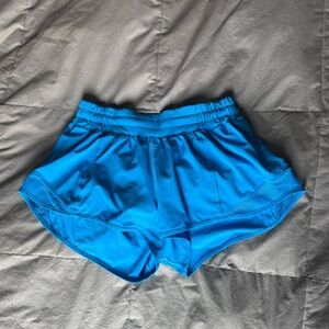 Lululemon low-rise hotty hot 2.5 inch shorts, size 6